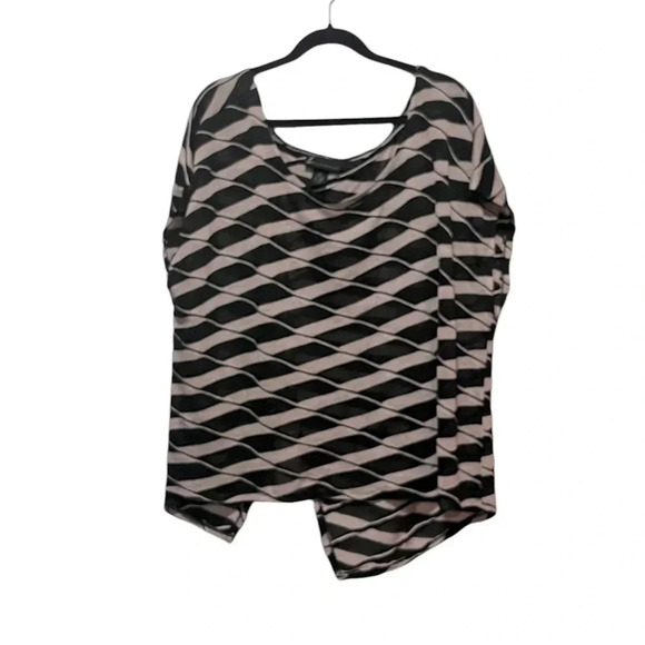 ❤️2/$11 Lane Bryant Geometric Asymmetrical Black Tan Short Sleeve Sweater sz 22 - Picture 2 of 8